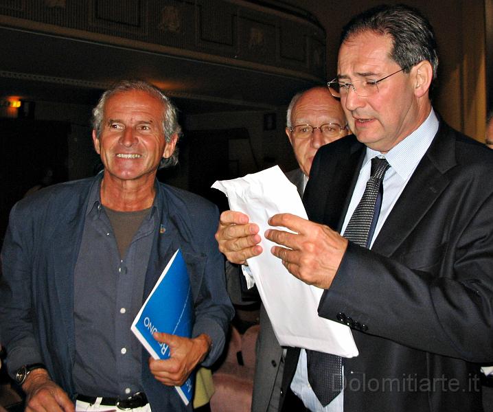 001-IMGx3397-0589b.jpg - Dario Dall'Olio in compagnia del Ministro Giancarlo Galan.