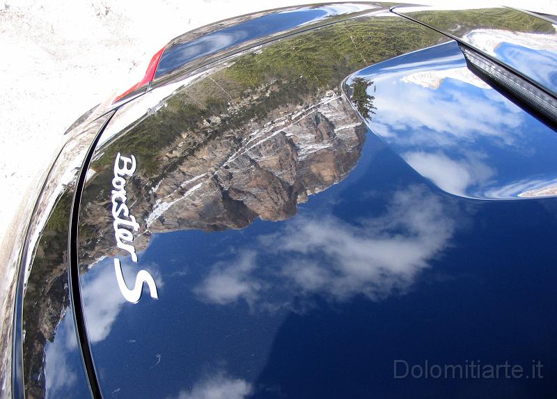 IMG_0649.JPG - Dario Dall'Olio  alla prova in Falzarego del nuovo modello Porsche Boxster, sullo sfondo la Tofana di Rozes.