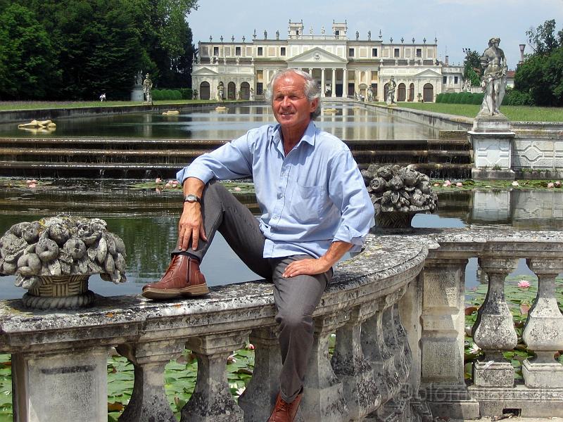IMG_1997.JPG - Dario Dall'Olio  nel magnifico giardino di  Villa Pisani a Strà