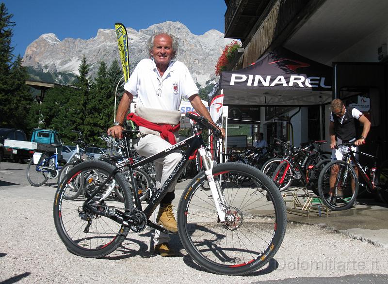 IMG_4002b.jpg - in prova sulla pista ciclabile di Cortina d'Ampezzo del nuovo modello Dogma xc offroad(r)evolution - PINARELLO