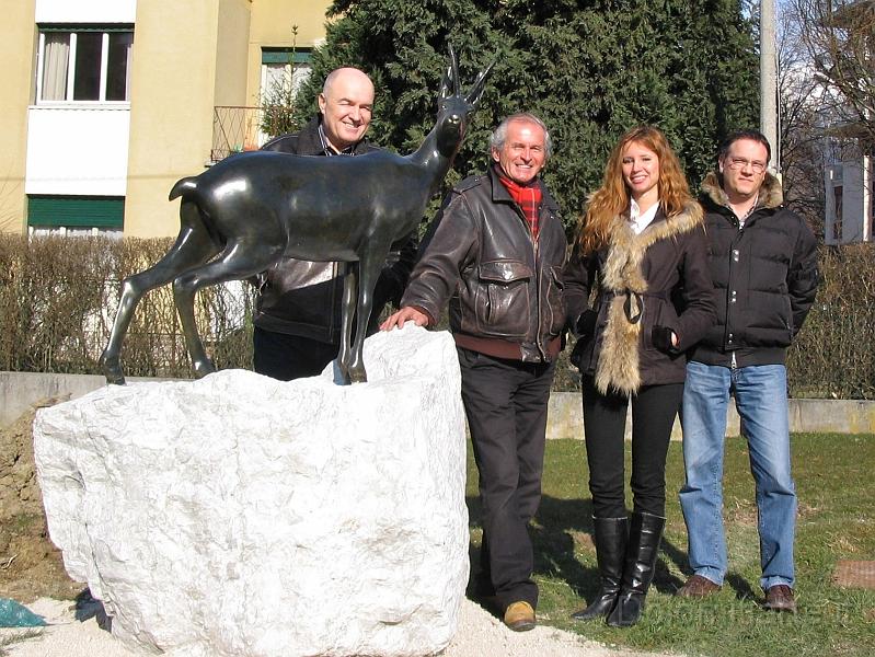 IMG_4947.JPG - Dario Dall'Olio ,Ivano Viel , Ludovica da Canal e Stefano Mariech alla presentazione del bronzo per il Parco delle Dolomiti Bellunesi a Feltre