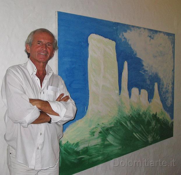 IMG_8166.JPG - Dario Dall'Olio  durante la mostra dedicata alle Cinque Torri , al centro benessere dell' Hotel Miramonti a Cortina d'Ampezzo