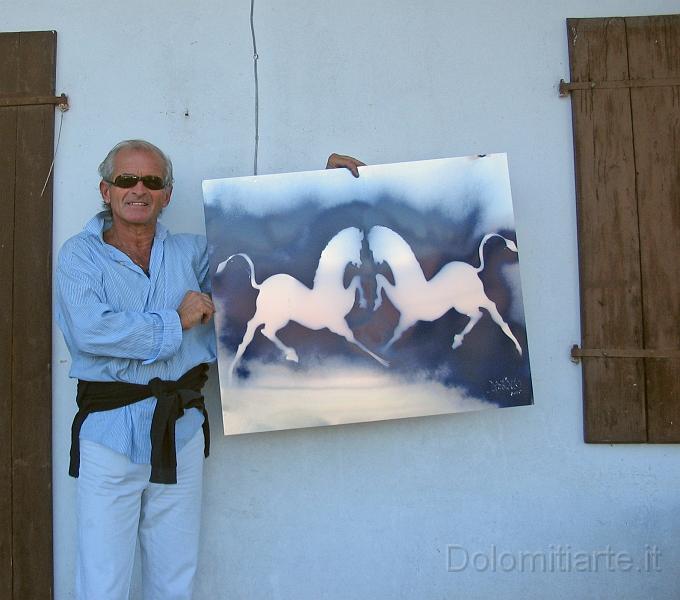 IMG_8792.JPG - Dario Dall'Olio  presenta una delle opere della mostra "Celesti Imperi" esposta presso l'Asolo Golf Club