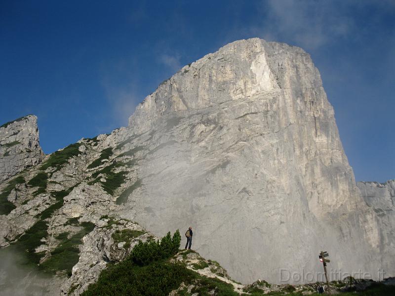 IMG_0939.jpg - Monte Pizzocco, forcella Intrigos , sguardo sull'immensa parete est
